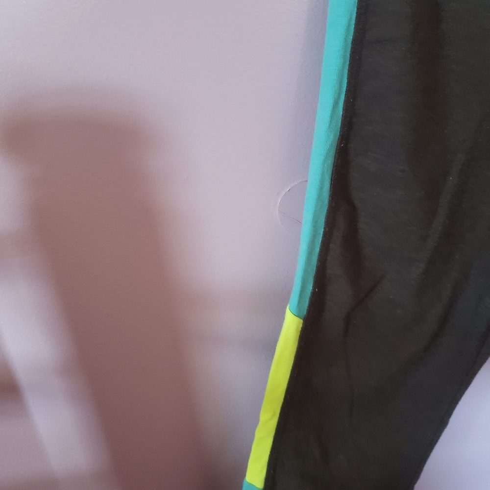 Capris - Picture 3 of 6